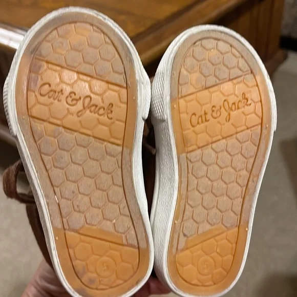 Cat & Jack tan little boy shoes. Size 5. Great condition! - Picture 9 of 9